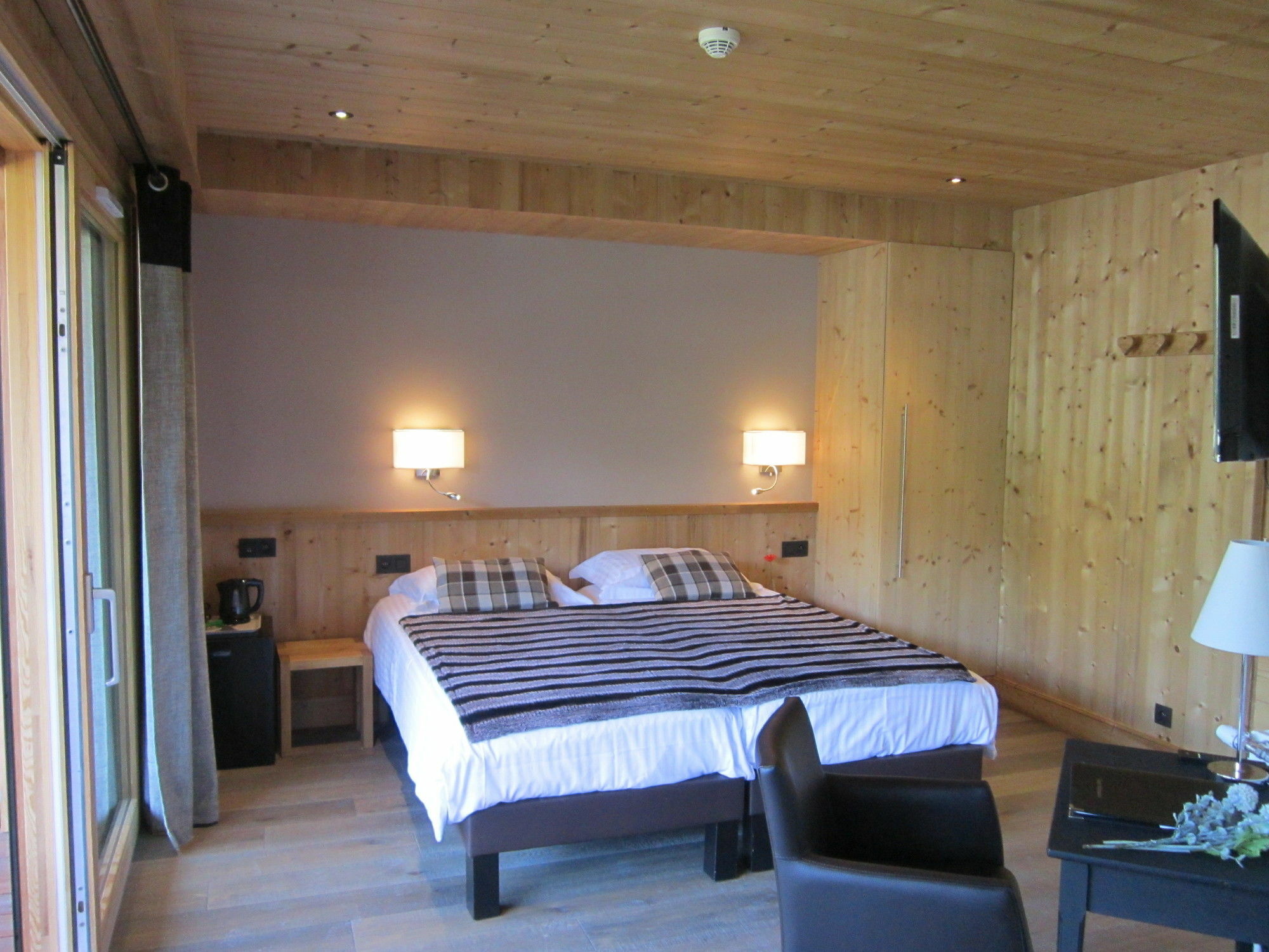 Logis Hotel Gai Soleil ซาโมอ็องส์ ภายนอก รูปภาพ